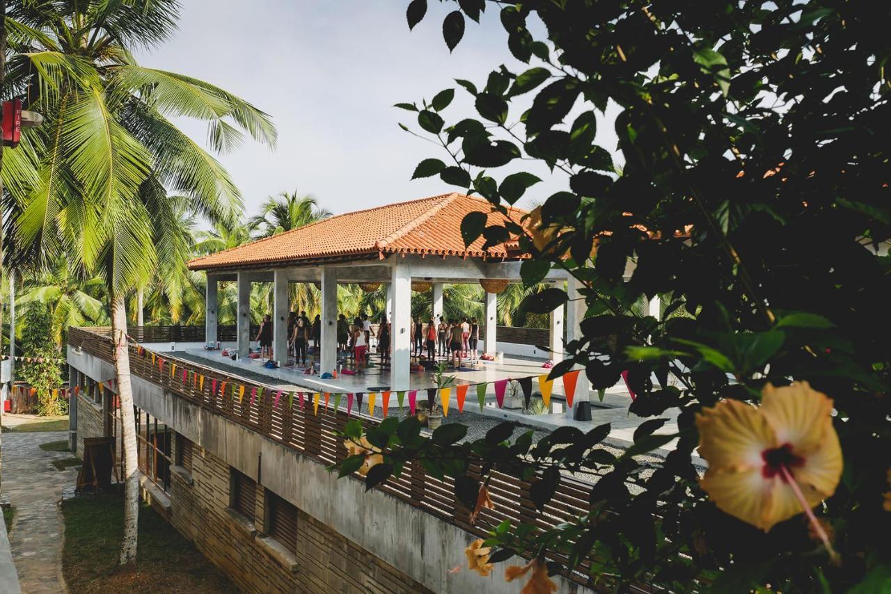 Utmt - Underneath The Mango Tree Spa & Beach Resort Діквелла Екстер'єр фото